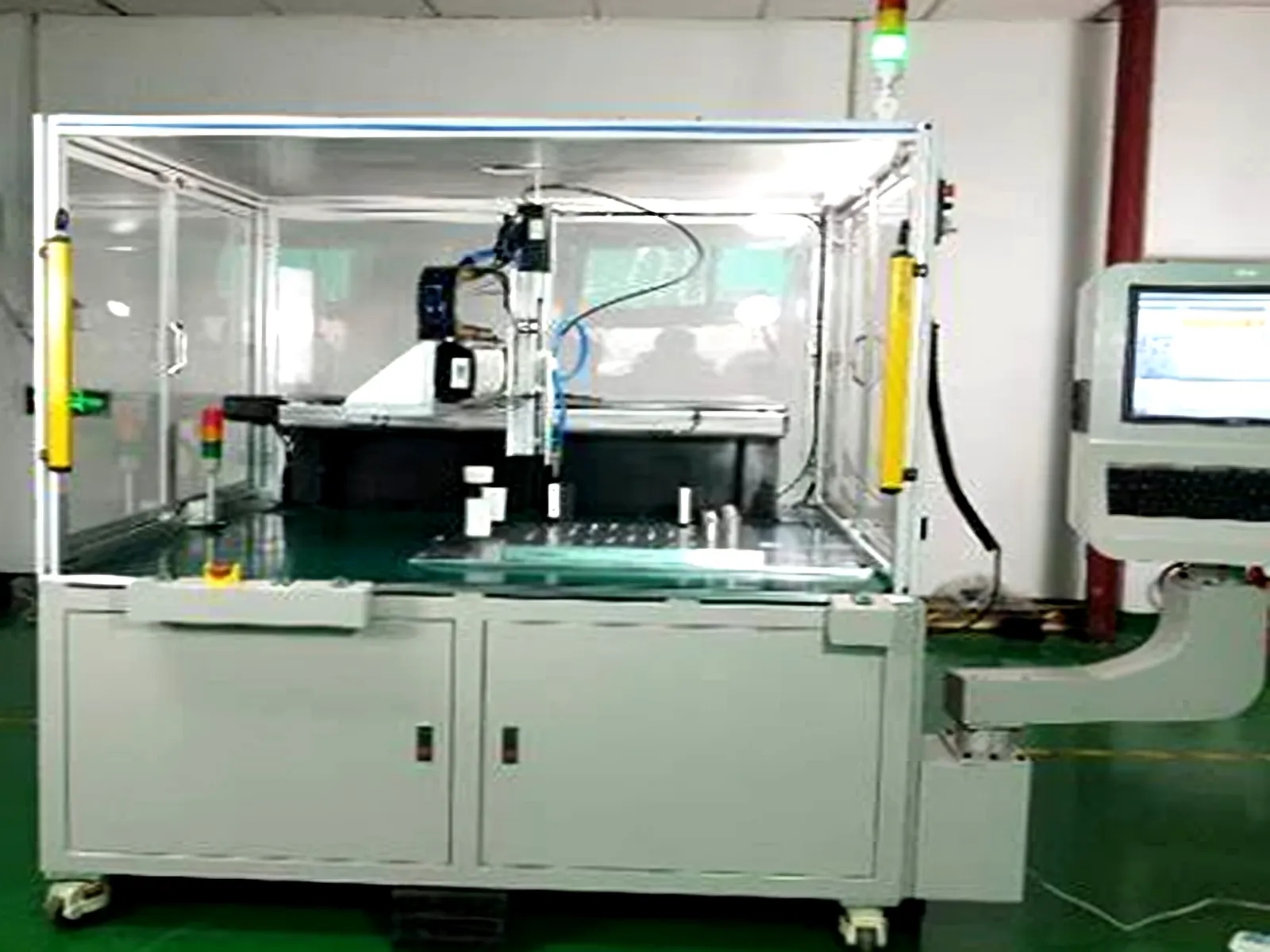 Automatic silicone glue dispenser