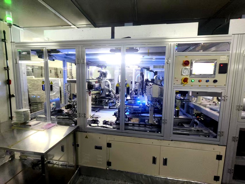 Automatic loading and unloading machine